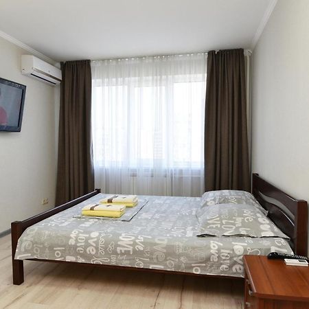 Apartament On Vasylia Lypkivskoho 24 Kiev Bagian luar foto